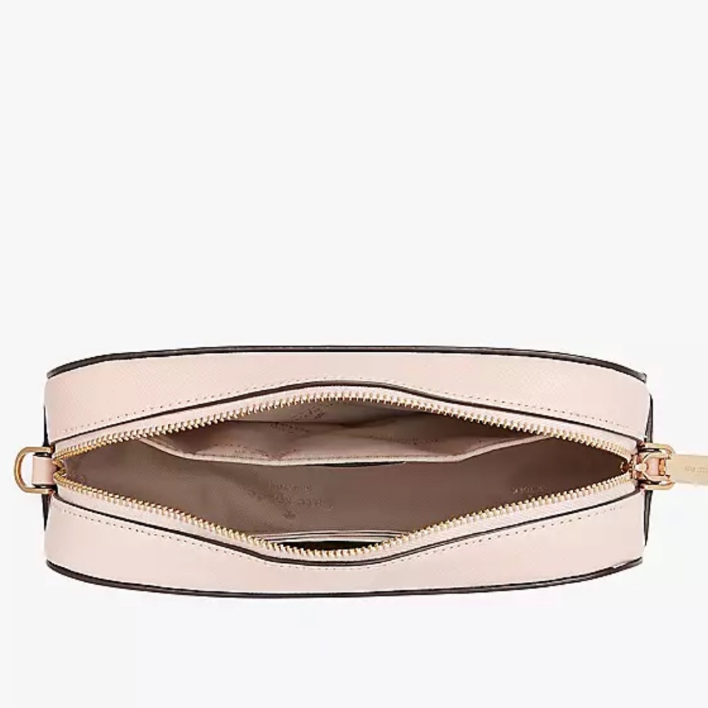 Kate Spade Madison Mini Camera Bag
COLOR:
Conch Pink
NWT - Picture 16 of 16